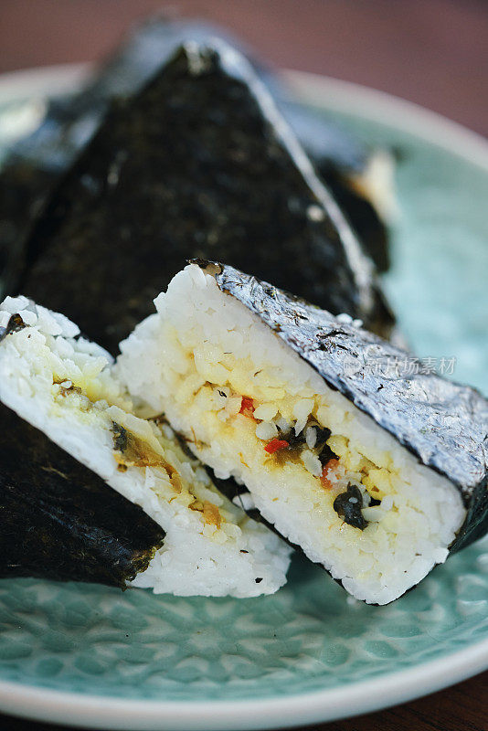 Onigiri (Omusubi) おにぎり